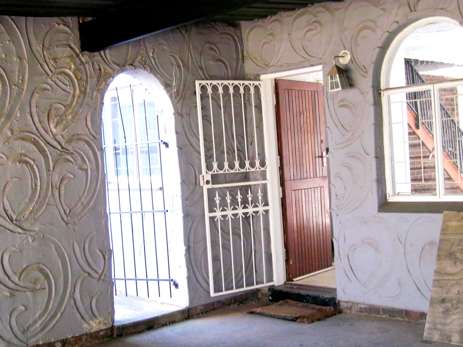 2 Bedroom Property for Sale in Queenswood Gauteng