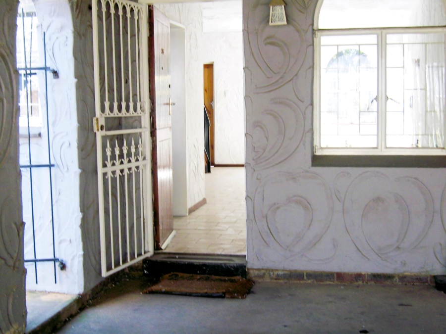 2 Bedroom Property for Sale in Queenswood Gauteng