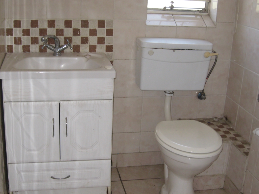 2 Bedroom Property for Sale in Queenswood Gauteng