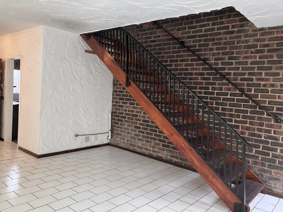 2 Bedroom Property for Sale in Queenswood Gauteng