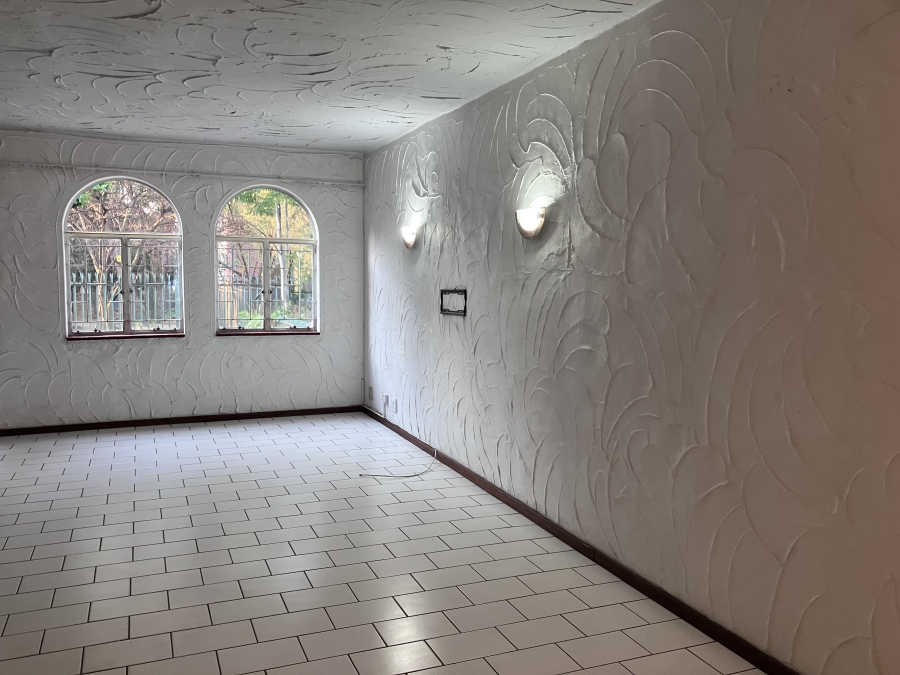 2 Bedroom Property for Sale in Queenswood Gauteng