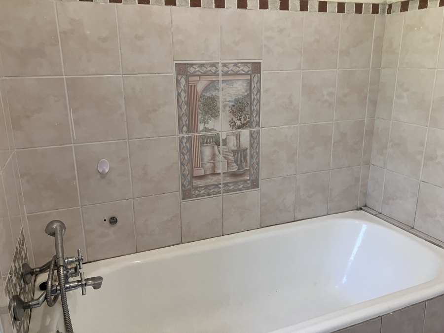 2 Bedroom Property for Sale in Queenswood Gauteng