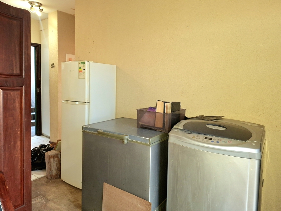 1 Bedroom Property for Sale in Wilro Park Gauteng