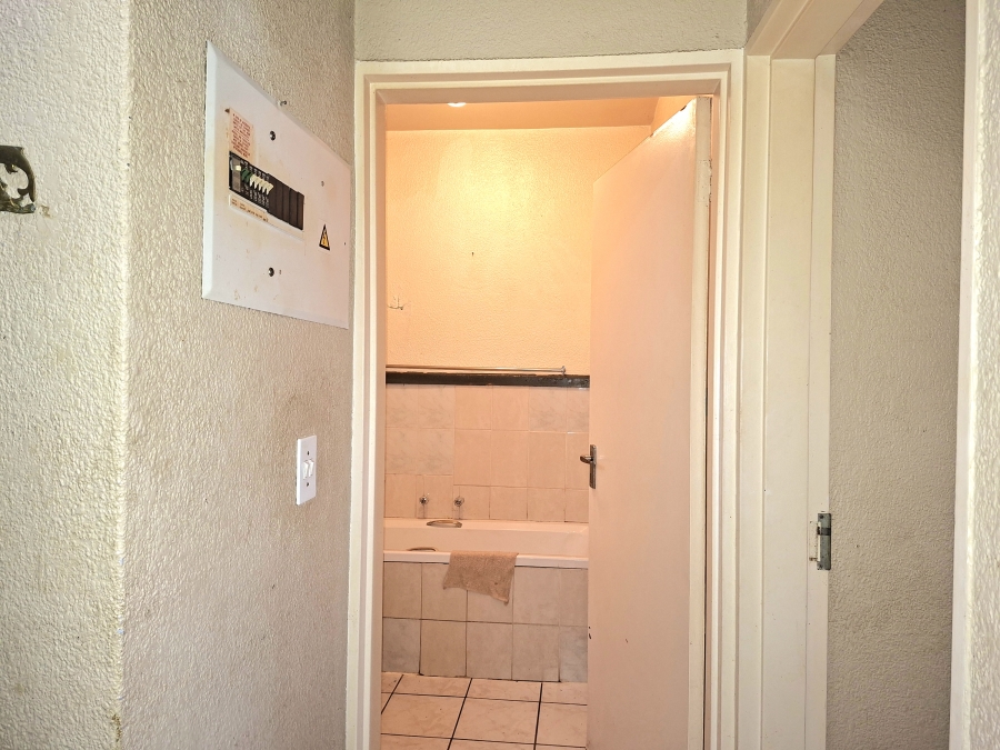 1 Bedroom Property for Sale in Wilro Park Gauteng