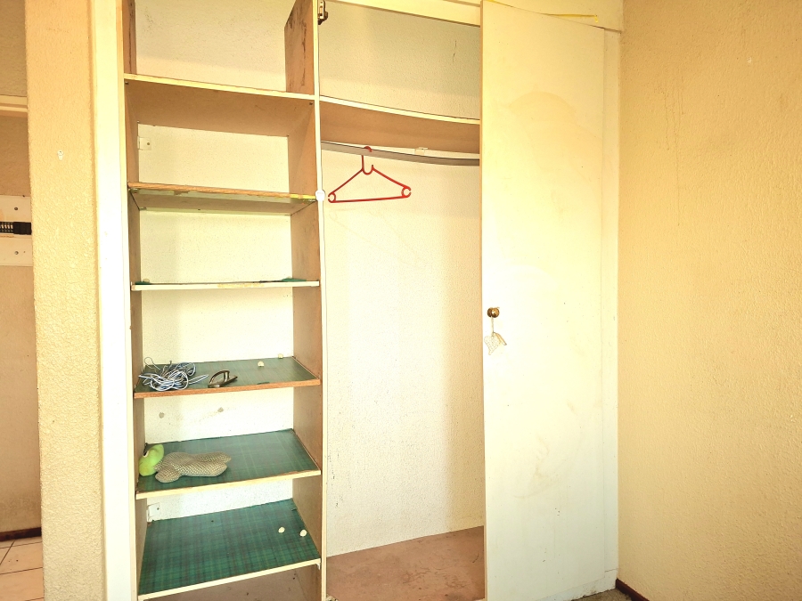 1 Bedroom Property for Sale in Wilro Park Gauteng