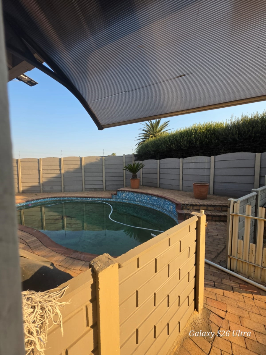 3 Bedroom Property for Sale in Verwoerdpark Gauteng