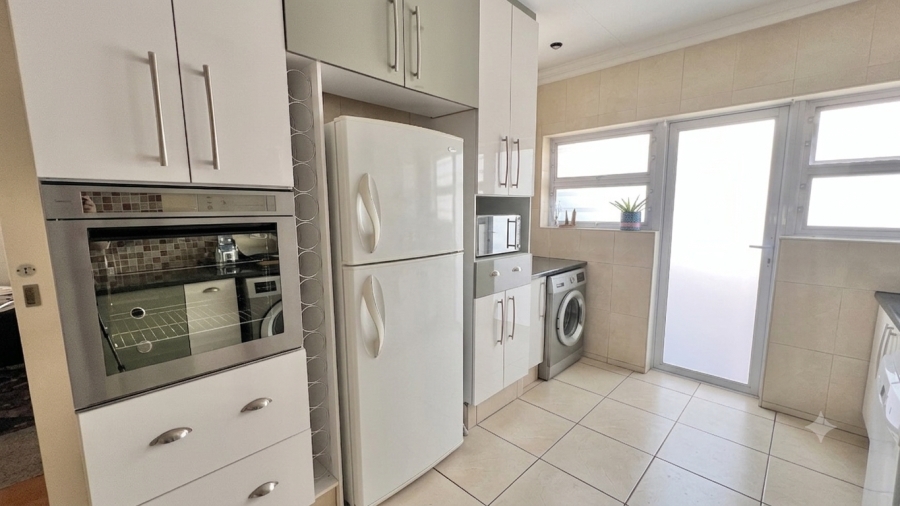 2 Bedroom Property for Sale in Woodmead Gauteng