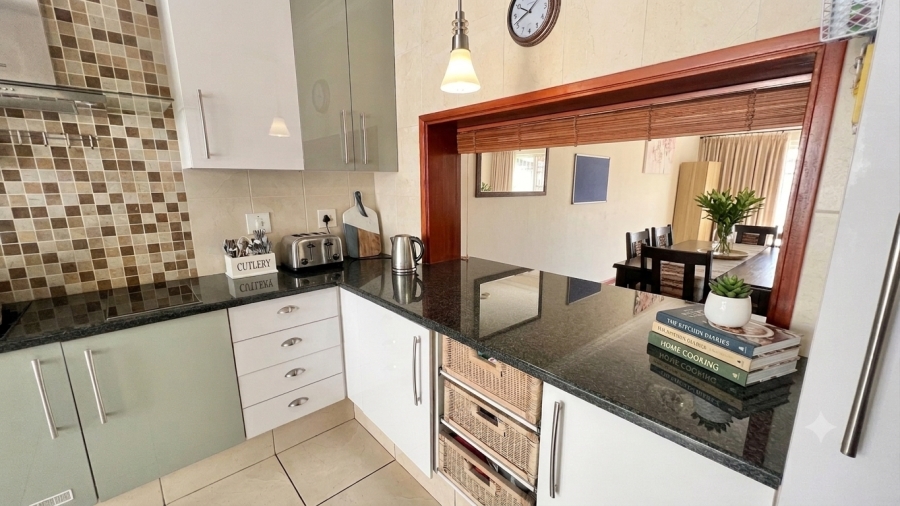 2 Bedroom Property for Sale in Woodmead Gauteng