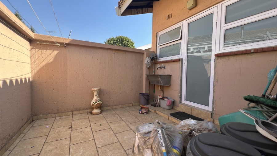2 Bedroom Property for Sale in Woodmead Gauteng