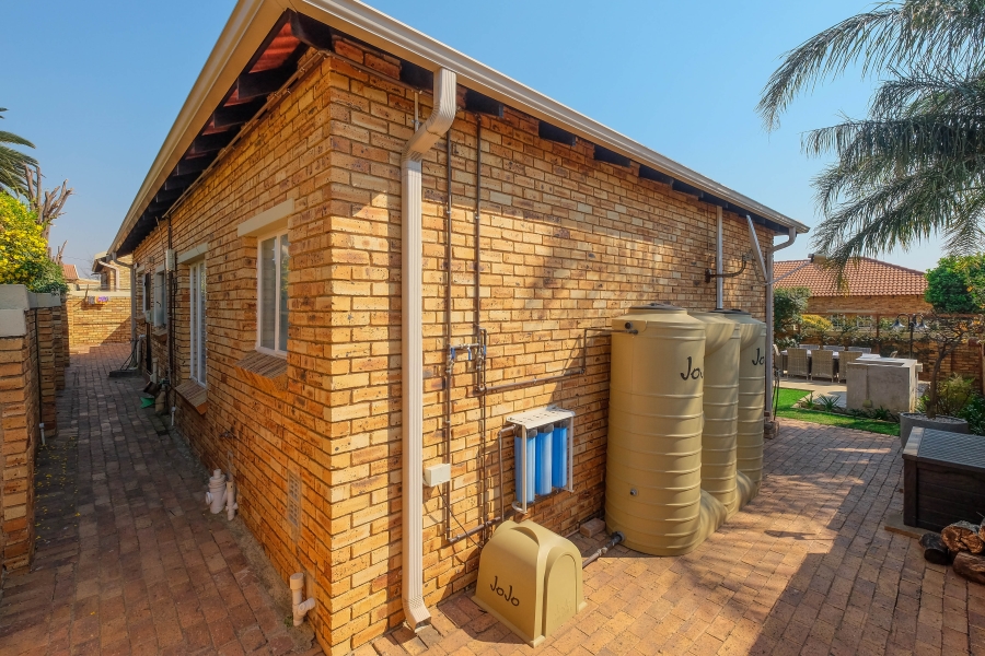 3 Bedroom Property for Sale in Radiokop Gauteng