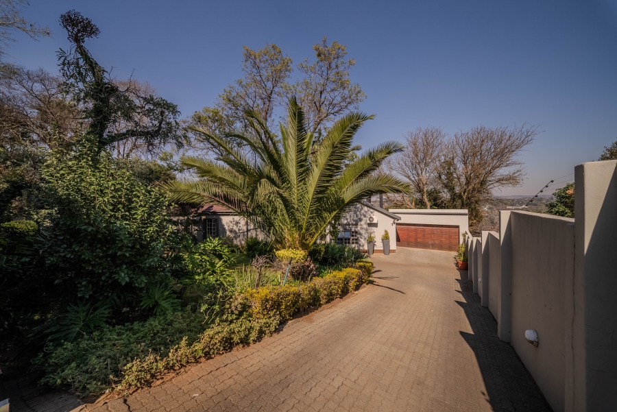 4 Bedroom Property for Sale in Faerie Glen Gauteng