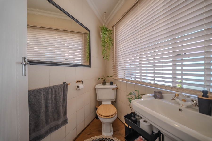 4 Bedroom Property for Sale in Faerie Glen Gauteng