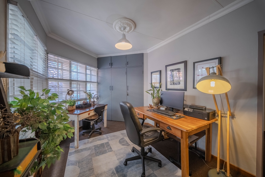 4 Bedroom Property for Sale in Faerie Glen Gauteng
