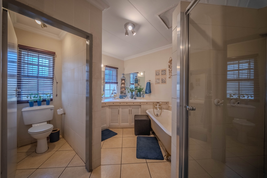 4 Bedroom Property for Sale in Faerie Glen Gauteng