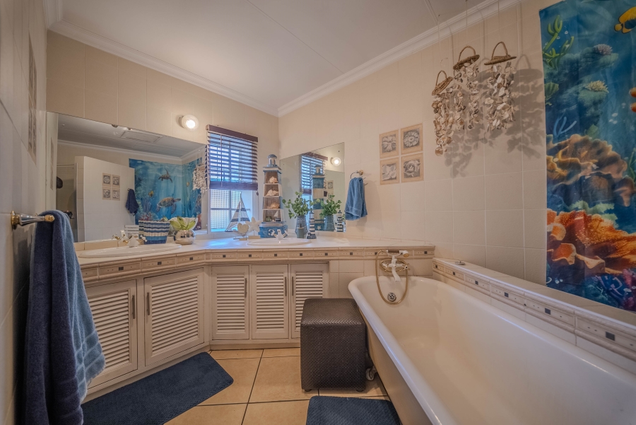 4 Bedroom Property for Sale in Faerie Glen Gauteng