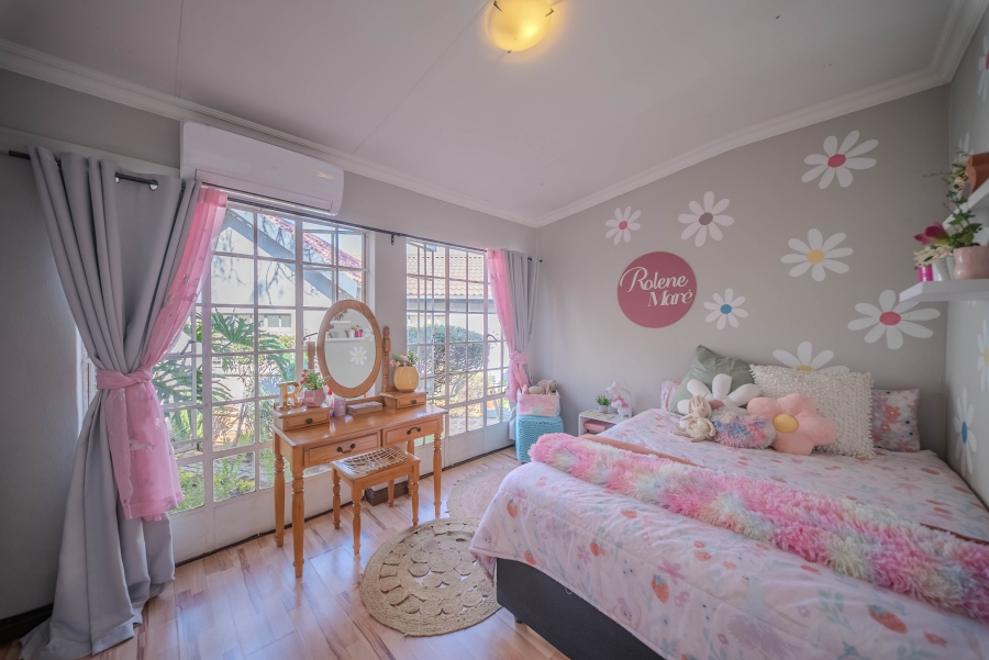 4 Bedroom Property for Sale in Faerie Glen Gauteng