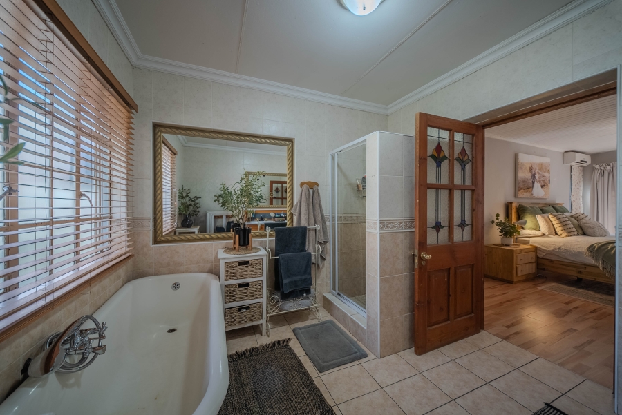 4 Bedroom Property for Sale in Faerie Glen Gauteng