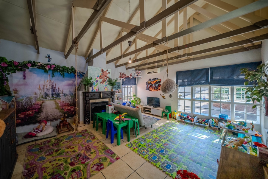 4 Bedroom Property for Sale in Faerie Glen Gauteng