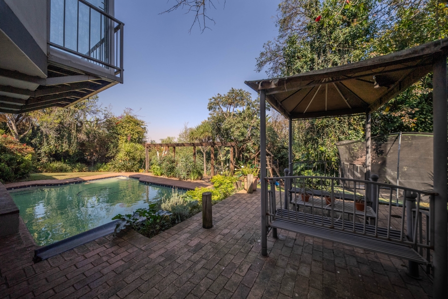 4 Bedroom Property for Sale in Faerie Glen Gauteng