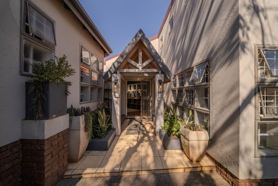 4 Bedroom Property for Sale in Faerie Glen Gauteng
