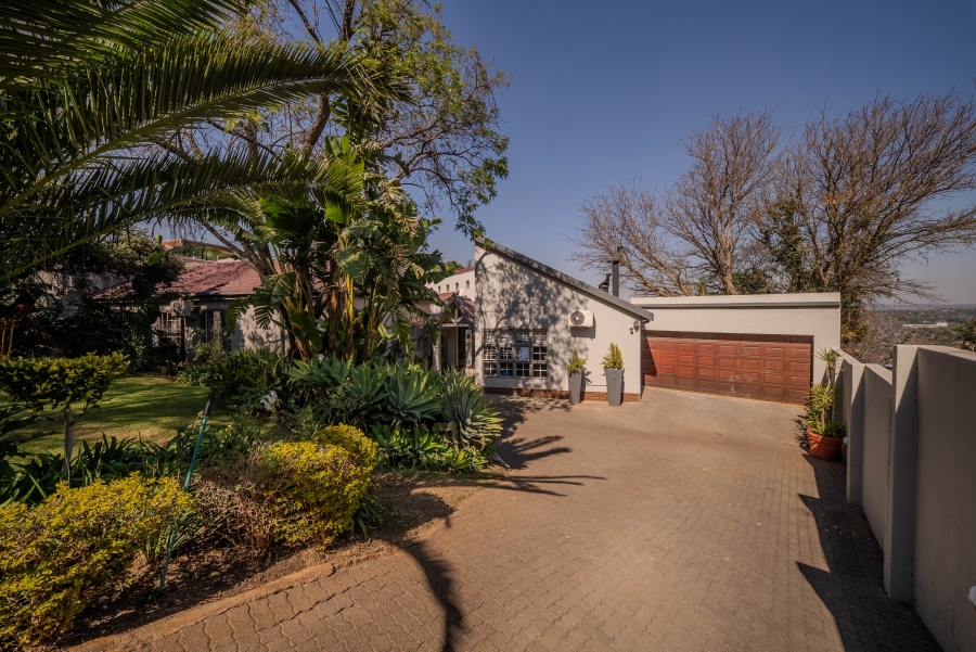 4 Bedroom Property for Sale in Faerie Glen Gauteng