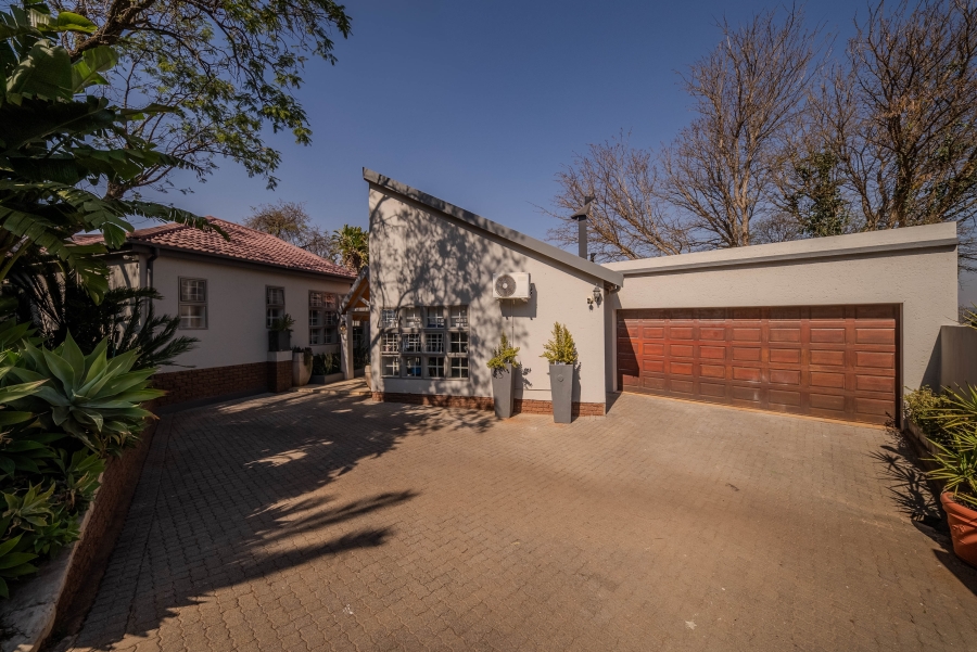 4 Bedroom Property for Sale in Faerie Glen Gauteng