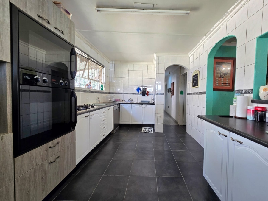 7 Bedroom Property for Sale in Homestead Apple Orchards Gauteng