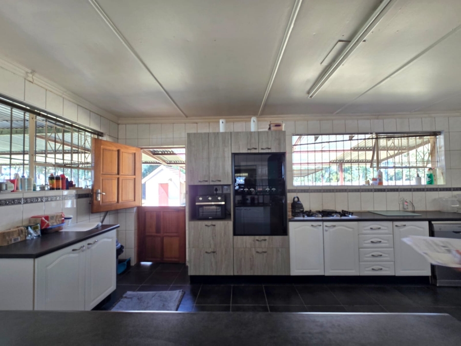 7 Bedroom Property for Sale in Homestead Apple Orchards Gauteng
