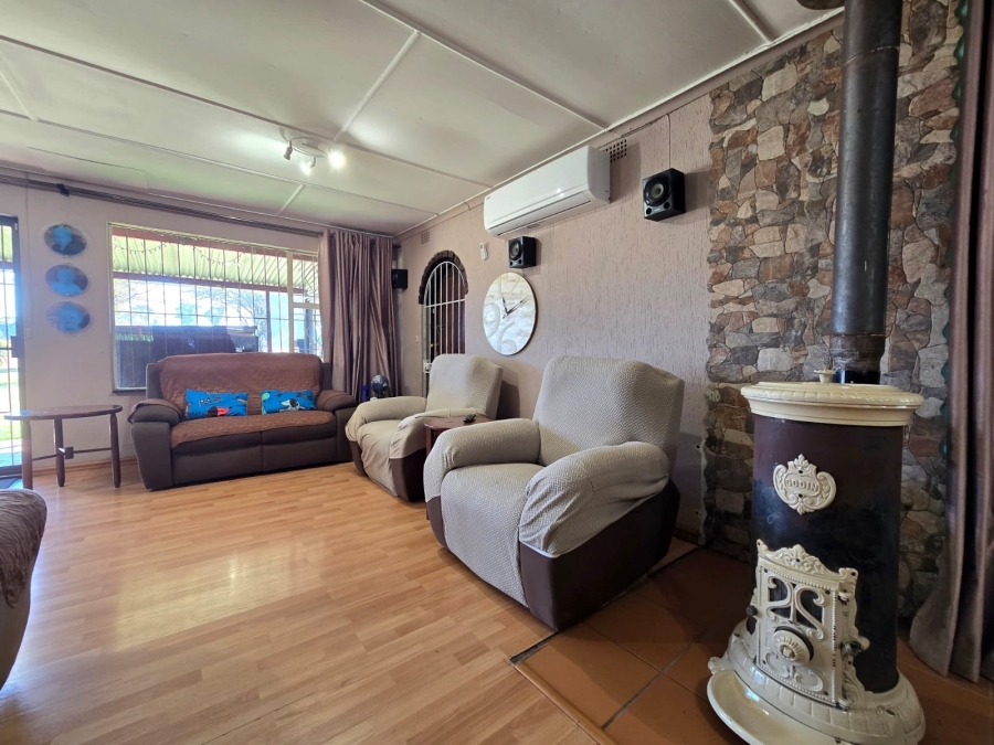 7 Bedroom Property for Sale in Homestead Apple Orchards Gauteng
