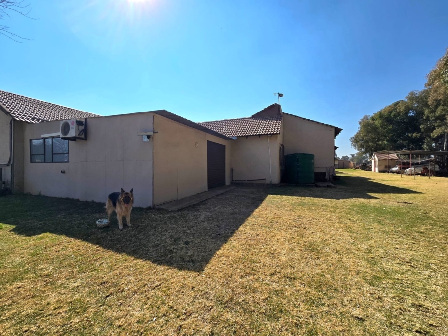 7 Bedroom Property for Sale in Homestead Apple Orchards Gauteng