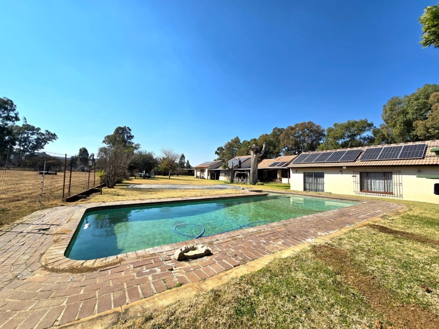 7 Bedroom Property for Sale in Homestead Apple Orchards Gauteng
