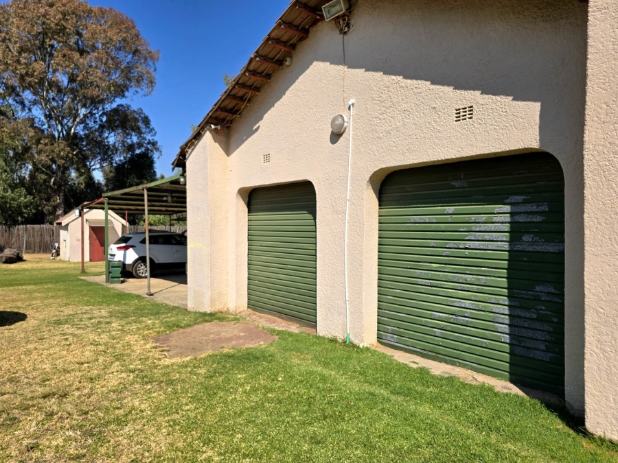 7 Bedroom Property for Sale in Homestead Apple Orchards Gauteng
