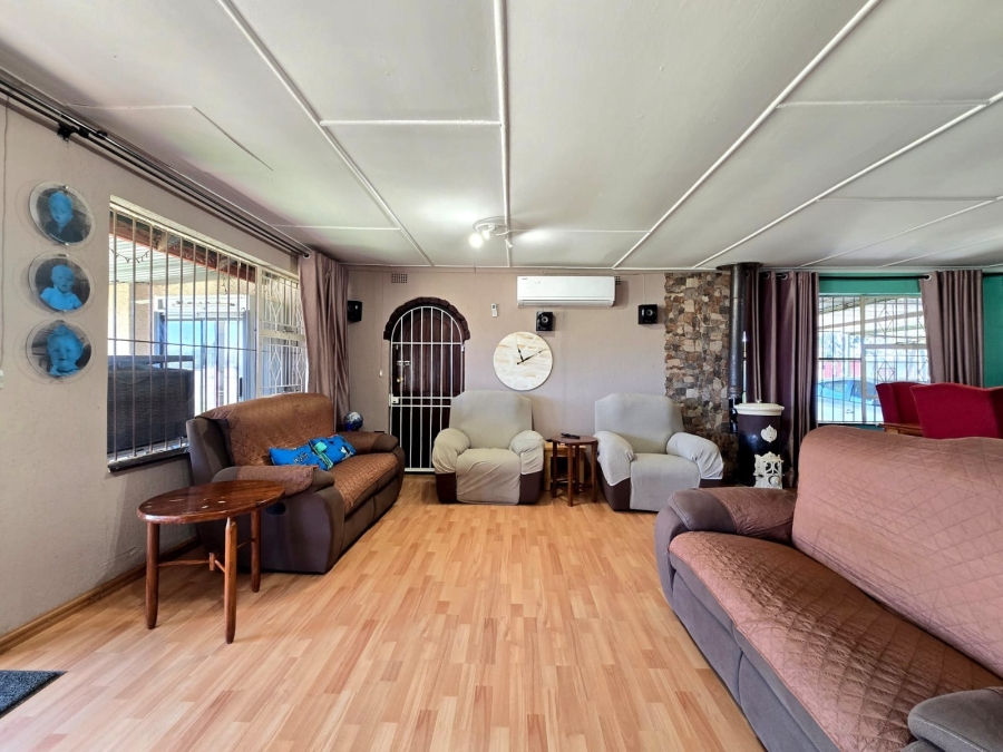 7 Bedroom Property for Sale in Homestead Apple Orchards Gauteng