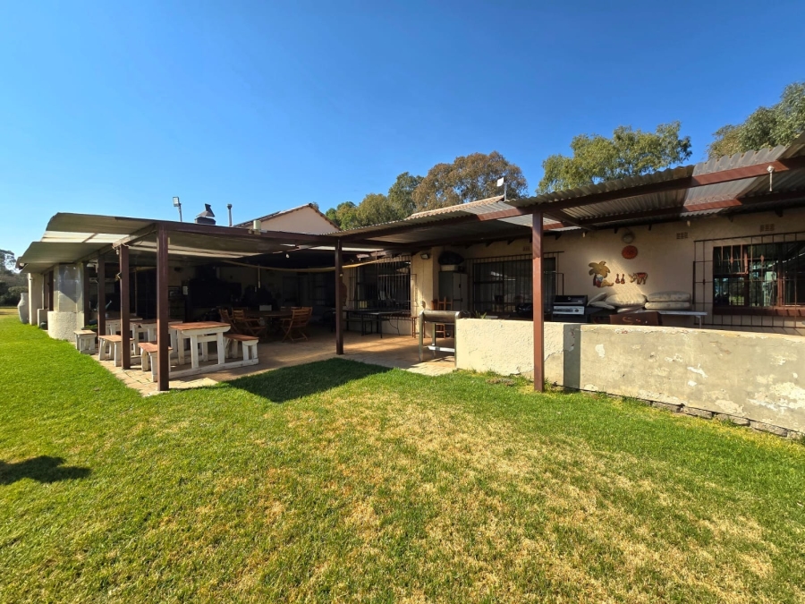 7 Bedroom Property for Sale in Homestead Apple Orchards Gauteng