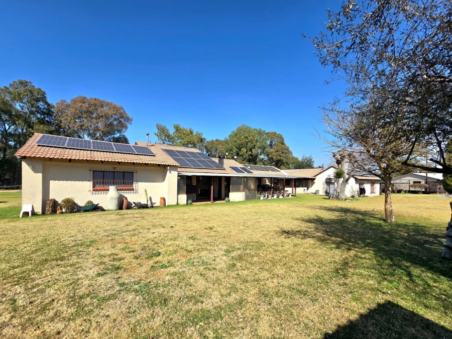 7 Bedroom Property for Sale in Homestead Apple Orchards Gauteng