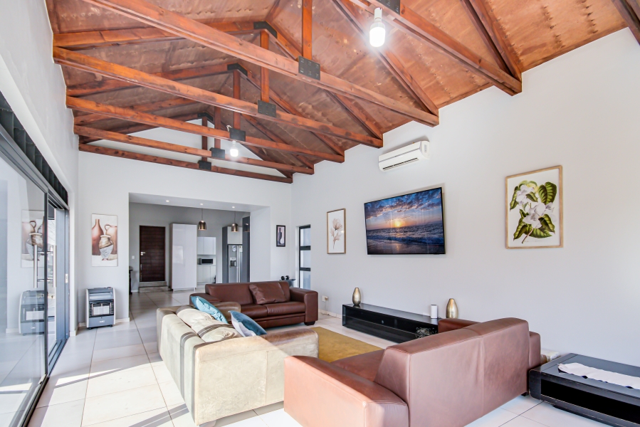 To Let 4 Bedroom Property for Rent in Copperleaf Estate Gauteng