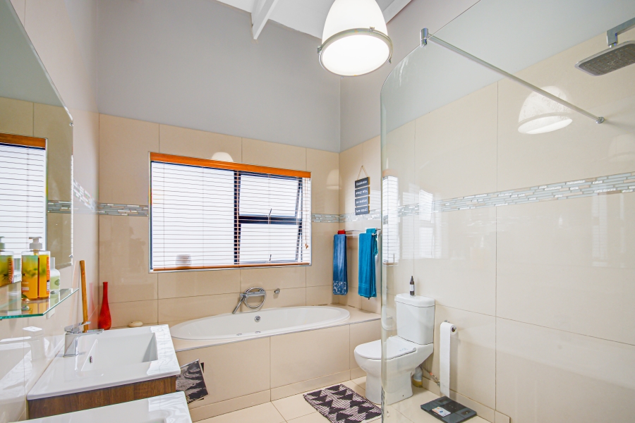 To Let 4 Bedroom Property for Rent in Copperleaf Estate Gauteng
