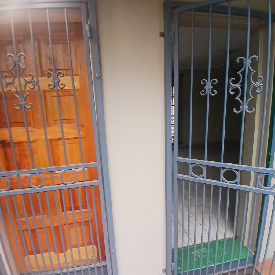 To Let 3 Bedroom Property for Rent in Riviera Gauteng