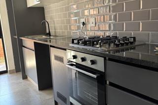 To Let 2 Bedroom Property for Rent in Waverley Gauteng