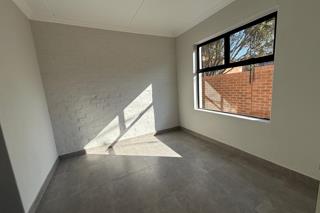 To Let 2 Bedroom Property for Rent in Waverley Gauteng