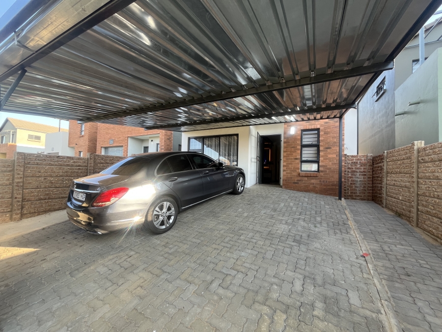 To Let 3 Bedroom Property for Rent in South Hills Gauteng