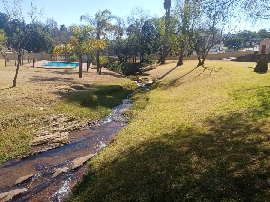 2 Bedroom Property for Sale in Helderkruin Gauteng
