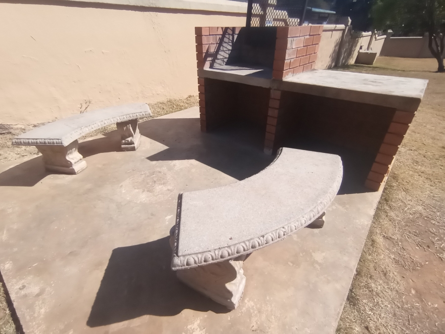 2 Bedroom Property for Sale in Helderkruin Gauteng