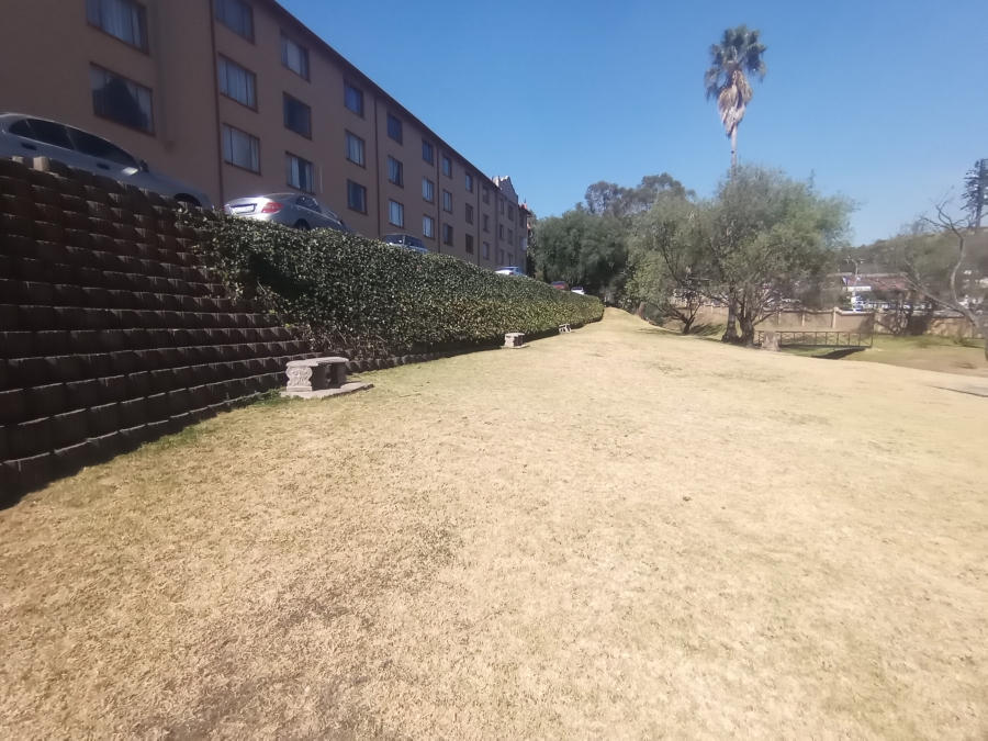 2 Bedroom Property for Sale in Helderkruin Gauteng