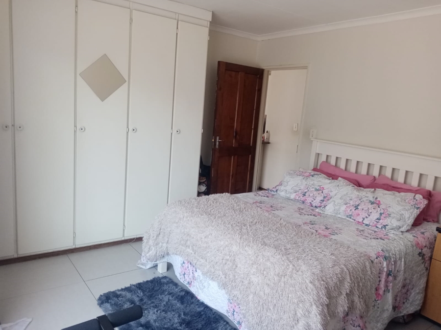 2 Bedroom Property for Sale in Helderkruin Gauteng