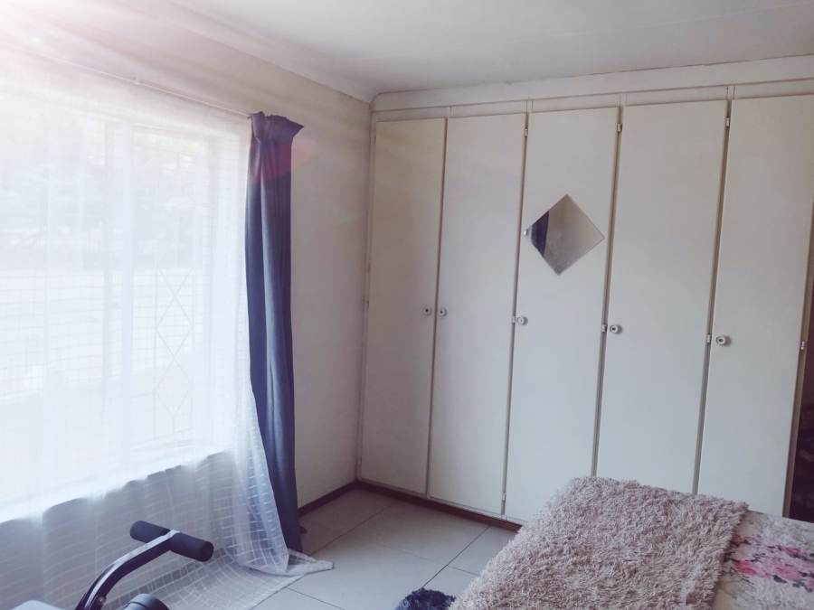 2 Bedroom Property for Sale in Helderkruin Gauteng
