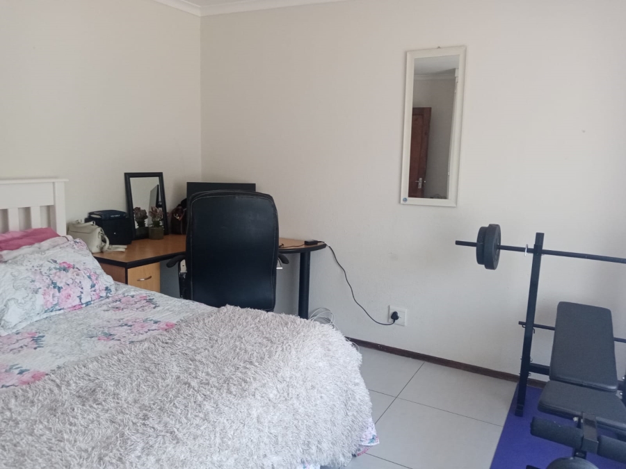 2 Bedroom Property for Sale in Helderkruin Gauteng