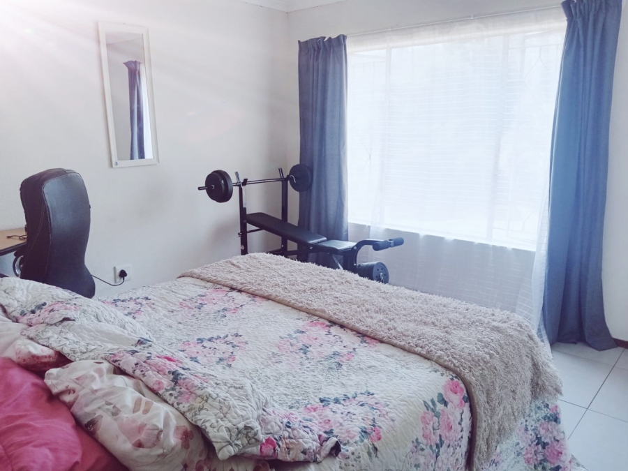 2 Bedroom Property for Sale in Helderkruin Gauteng
