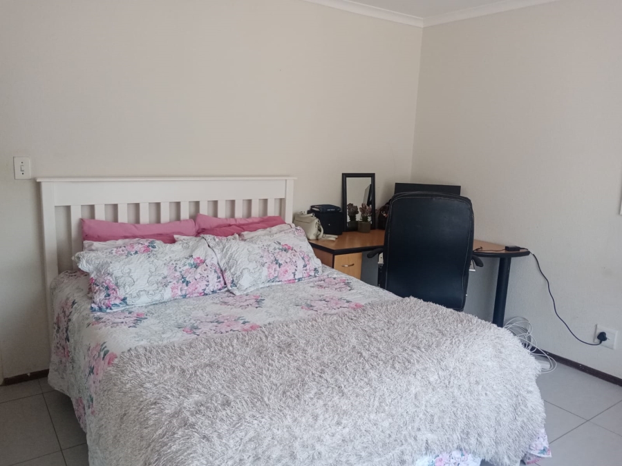 2 Bedroom Property for Sale in Helderkruin Gauteng