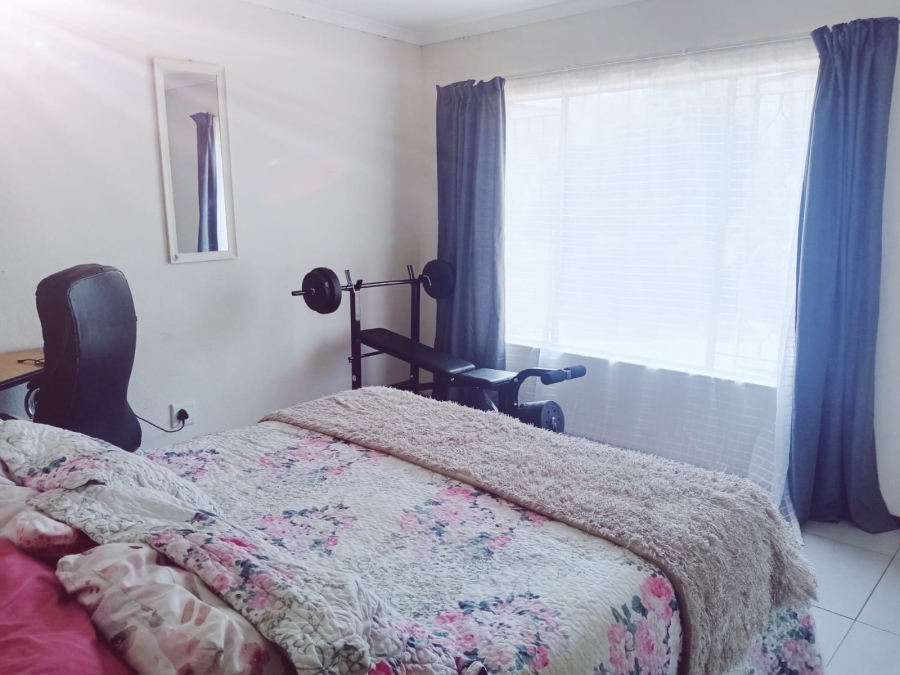 2 Bedroom Property for Sale in Helderkruin Gauteng